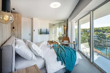 Villa in Vrboska for 8 Guests with Heated Pool