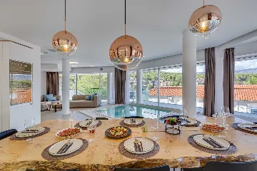 Villa in Vrboska for 8 Guests with Heated Pool