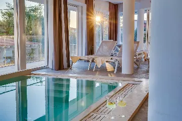 Villa in Vrboska for 8 Guests with Heated Pool