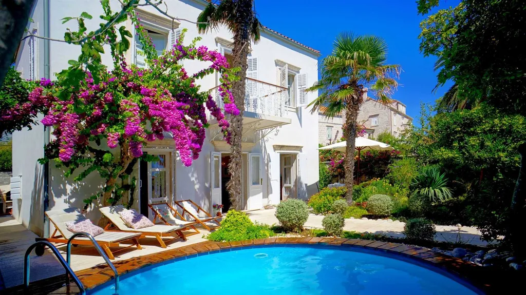 Orebic 4-Bedroom Villa for Up to 8 Guests