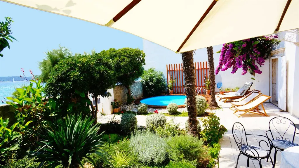 Orebic 4-Bedroom Villa for Up to 8 Guests