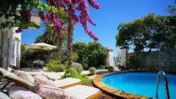 Orebic 4-Bedroom Villa for Up to 8 Guests