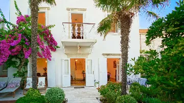 Orebic 4-Bedroom Villa for Up to 8 Guests