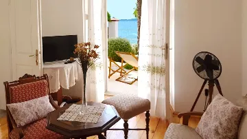 Orebic 4-Bedroom Villa for Up to 8 Guests