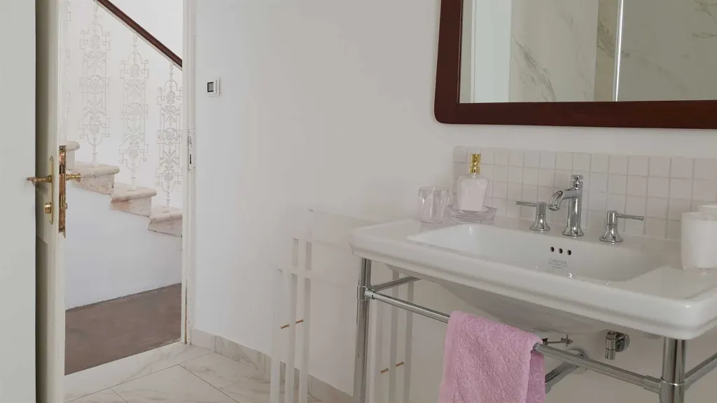 Orebic 4-Bedroom Villa for Up to 8 Guests