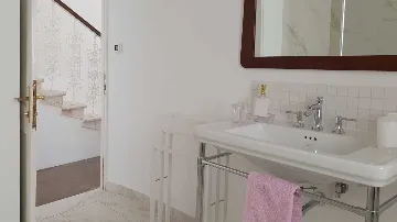 Orebic 4-Bedroom Villa for Up to 8 Guests