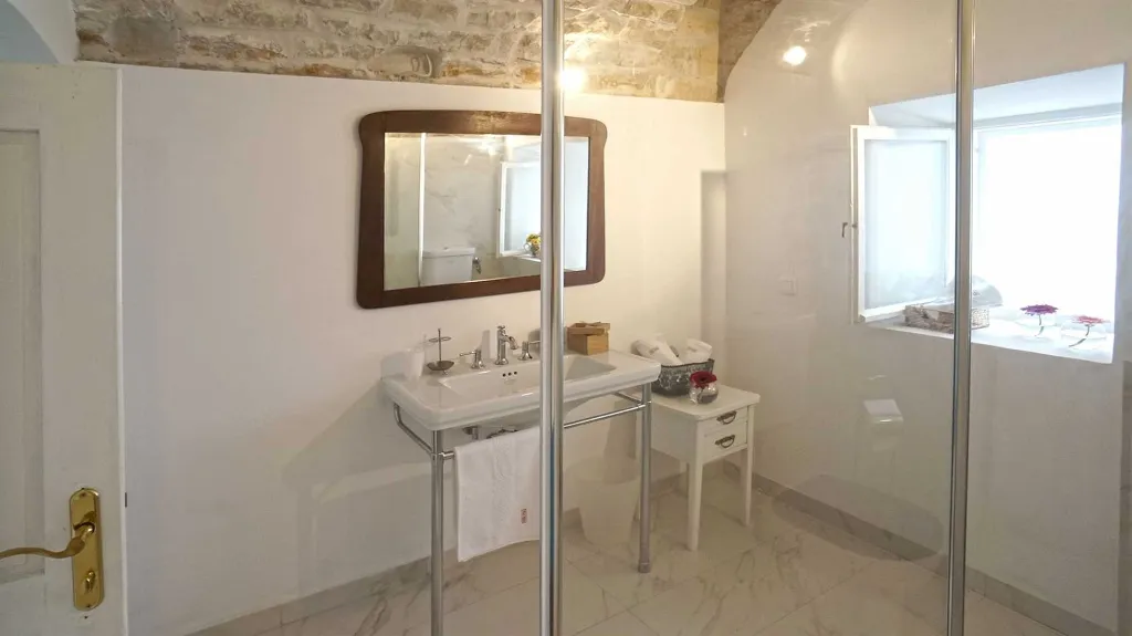 Orebic 4-Bedroom Villa for Up to 8 Guests