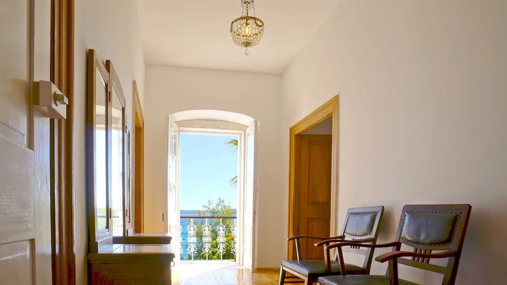 Orebic 4-Bedroom Villa for Up to 8 Guests