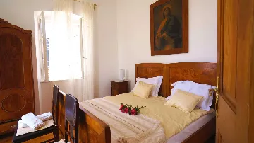 Orebic 4-Bedroom Villa for Up to 8 Guests