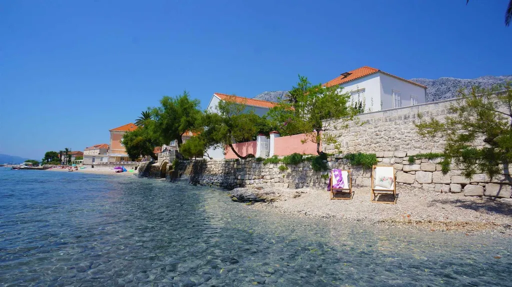 Orebic 4-Bedroom Villa for Up to 8 Guests