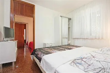 Villa for 16 Guests in Orebic with Sea Views