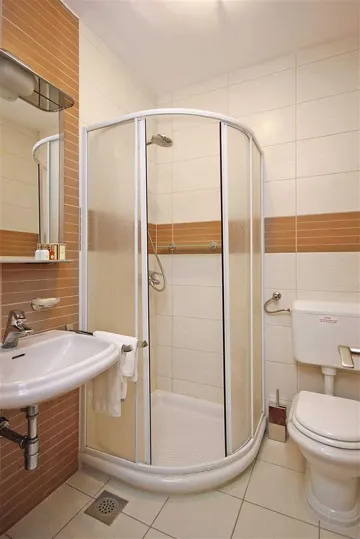 Villa for 16 Guests in Orebic with Sea Views