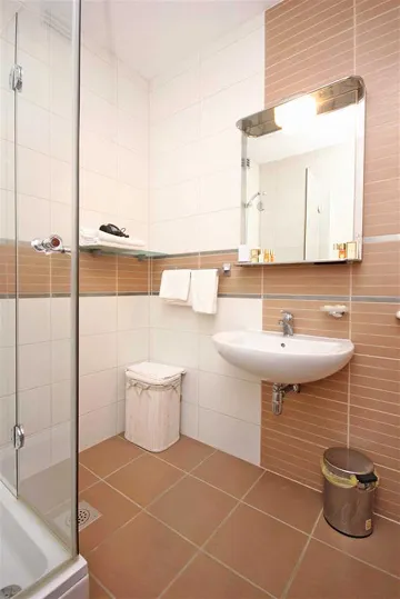 Villa for 16 Guests in Orebic with Sea Views