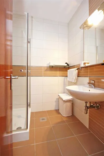 Villa for 16 Guests in Orebic with Sea Views