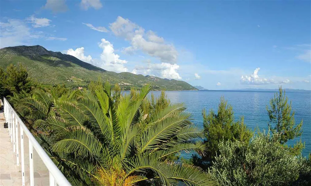 Villa for 16 Guests in Orebic with Sea Views
