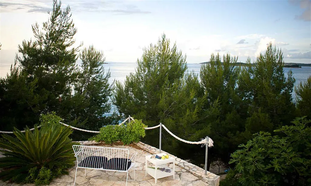 Villa for 16 Guests in Orebic with Sea Views