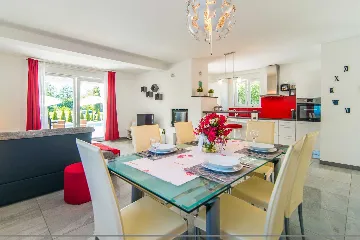 Villa with Private Pool for 6 Guests in Santalezi