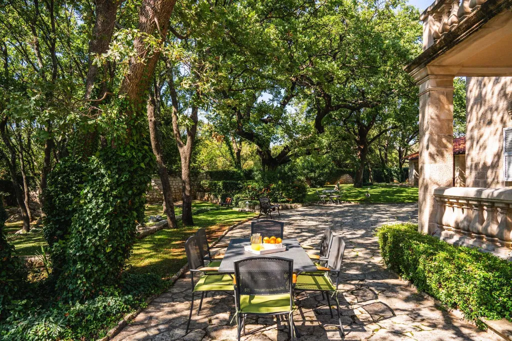 4-Bedroom Villa in Čilipi with Private Heated Pool