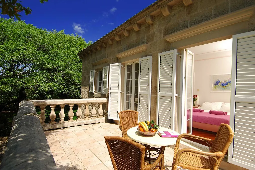 4-Bedroom Villa in Čilipi with Private Heated Pool