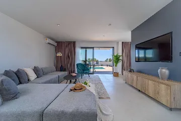 Villa for 8 Guests with Sea Views in Ražanj