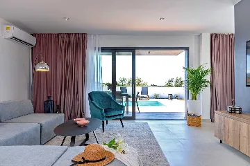 Villa for 8 Guests with Sea Views in Ražanj