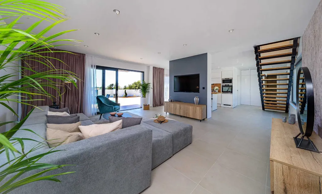 Villa for 8 Guests with Sea Views in Ražanj