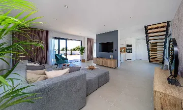 Villa for 8 Guests with Sea Views in Ražanj