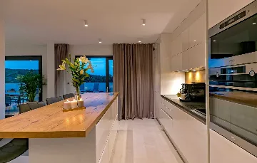 Villa for 8 Guests with Sea Views in Ražanj