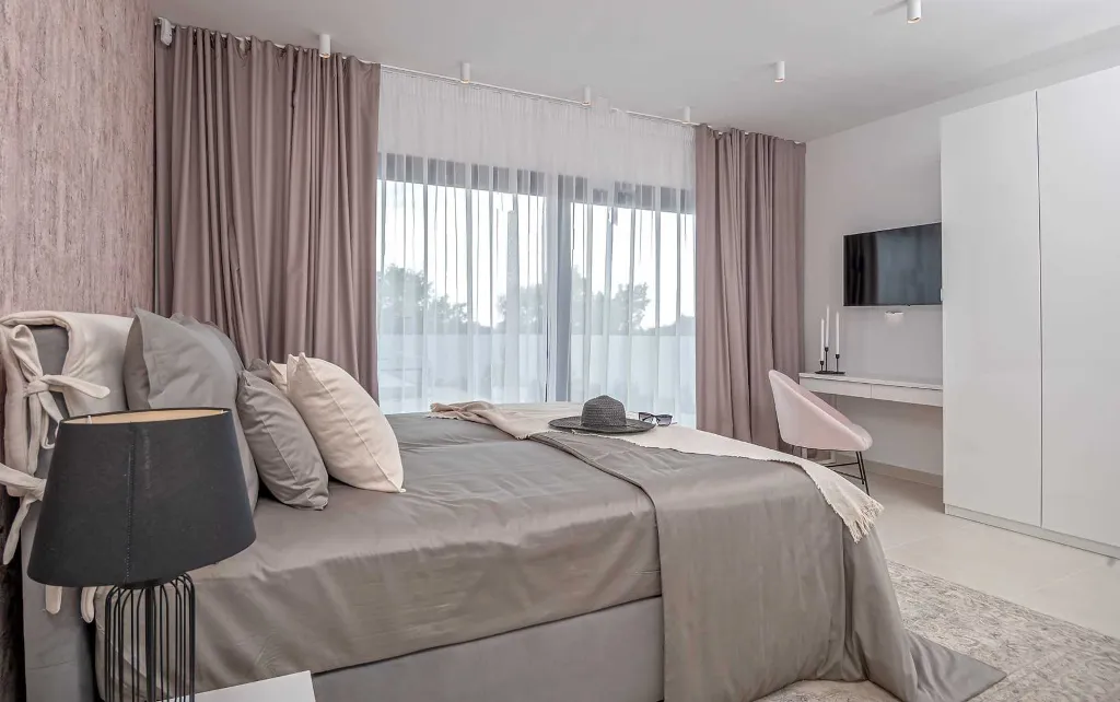 Villa for 8 Guests with Sea Views in Ražanj