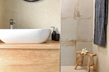 Villa for 8 Guests with Sea Views in Ražanj