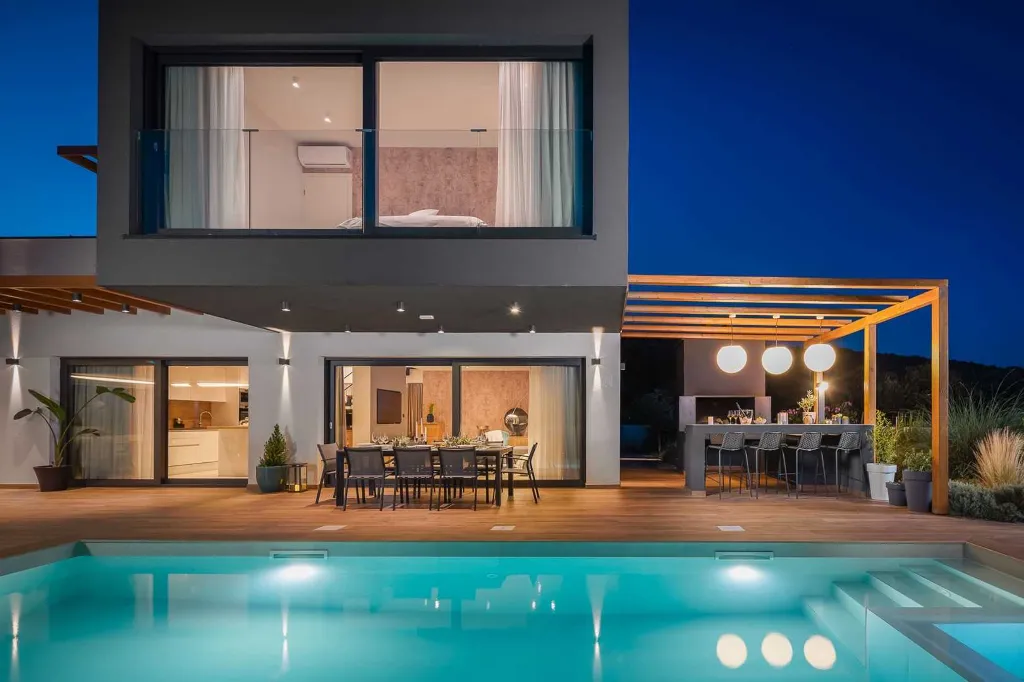 Villa for 8 Guests with Sea Views in Ražanj