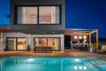 Villa for 8 Guests with Sea Views in Ražanj