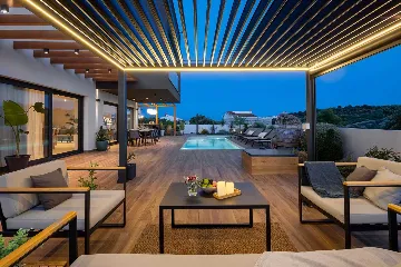 Villa for 8 Guests with Sea Views in Ražanj