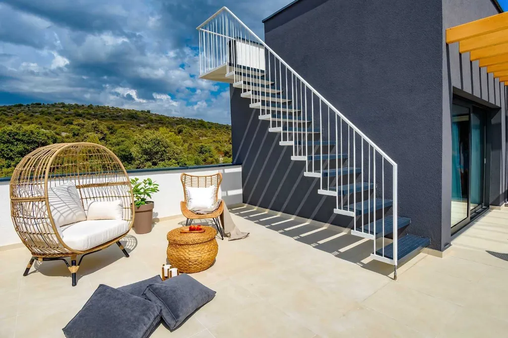 Villa for 8 Guests with Sea Views in Ražanj