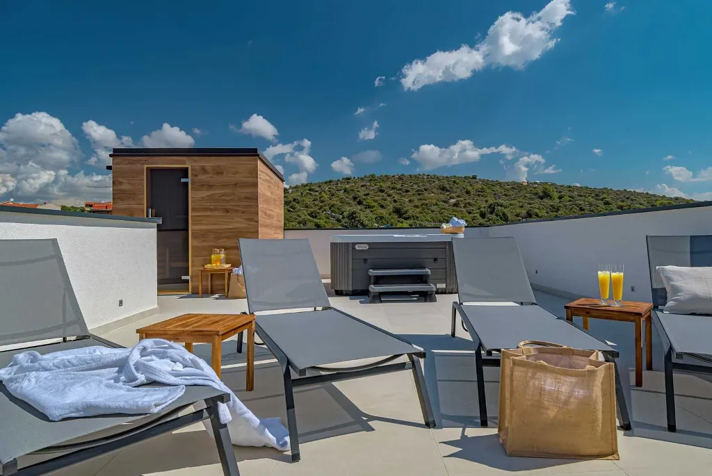 Villa for 8 Guests with Sea Views in Ražanj