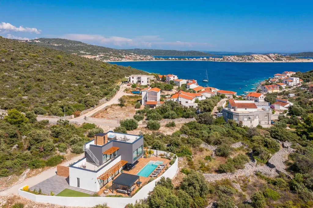Villa for 8 Guests with Sea Views in Ražanj