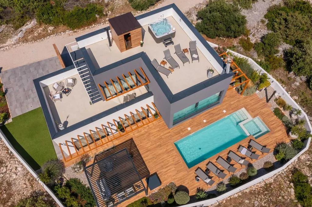 Villa for 8 Guests with Sea Views in Ražanj