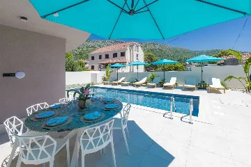 4-Bedroom Villa in Zaton for up to 10 Guests