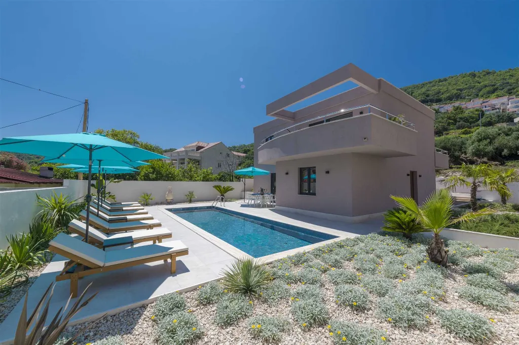4-Bedroom Villa in Zaton for up to 10 Guests
