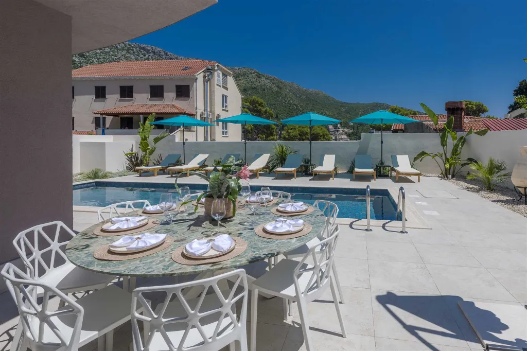 4-Bedroom Villa in Zaton for up to 10 Guests