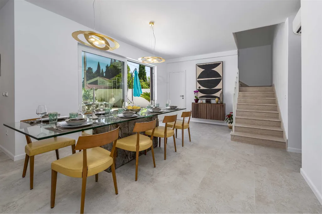 4-Bedroom Villa in Zaton for up to 10 Guests