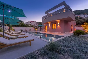 4-Bedroom Villa in Zaton for up to 10 Guests