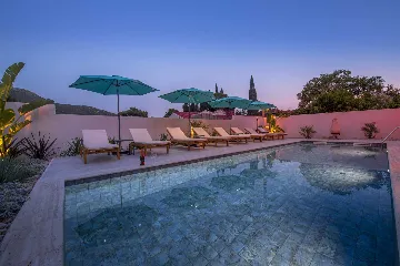 4-Bedroom Villa in Zaton for up to 10 Guests