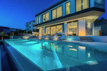 5-Bedroom Villa in Zatoglav with Heated Pool