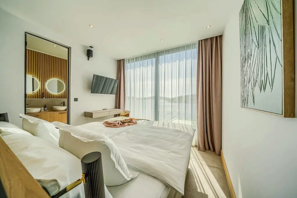 5-Bedroom Villa in Zatoglav with Heated Pool