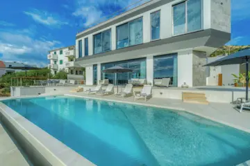 5-Bedroom Villa in Zatoglav with Heated Pool