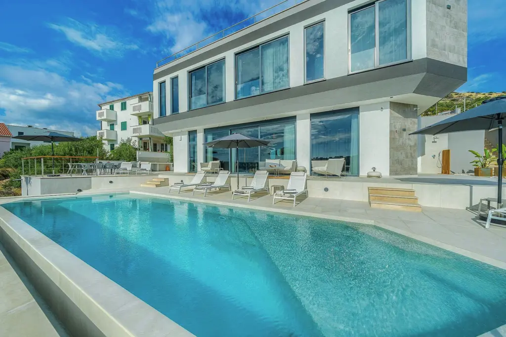 5-Bedroom Villa in Zatoglav with Heated Pool