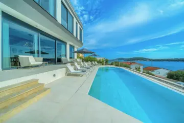 5-Bedroom Villa in Zatoglav with Heated Pool