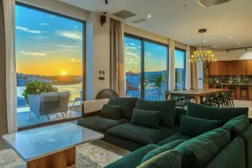 5-Bedroom Villa in Zatoglav with Heated Pool