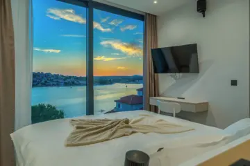 5-Bedroom Villa in Zatoglav with Heated Pool